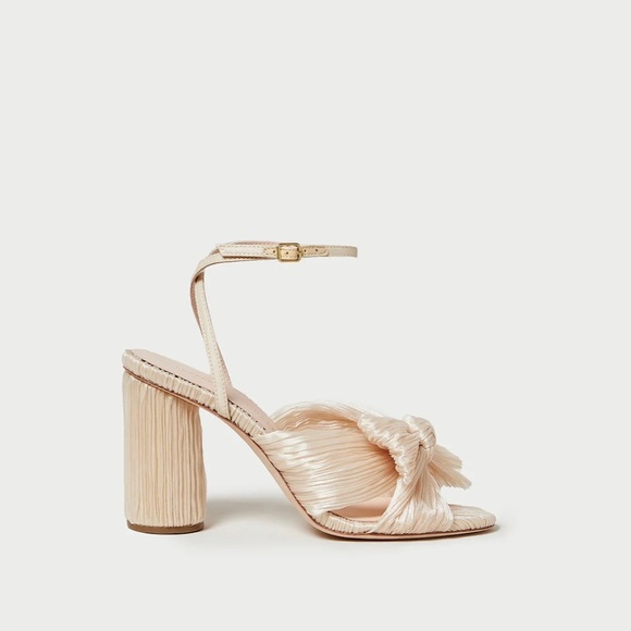 Camellia Almond Pleated Bow Heel, size 7, NWT - Picture 3 of 5